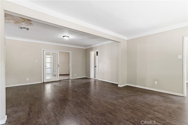 15000 Hamlin Street, Van Nuys, CA 91411