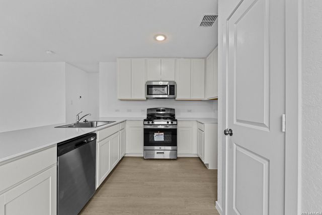 2068 Powell Place, Converse, TX 78109