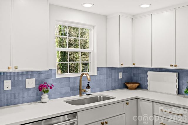 417 Regency Drive, Charlotte, NC 28211