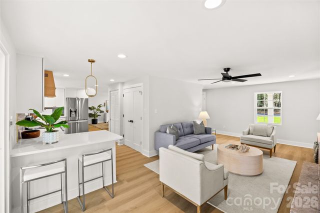 417 Regency Drive, Charlotte, NC 28211