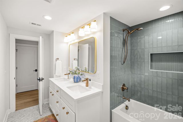 417 Regency Drive, Charlotte, NC 28211