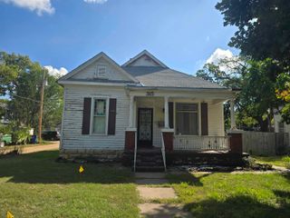 315 Oakdale Dr, Salina, KS 67401