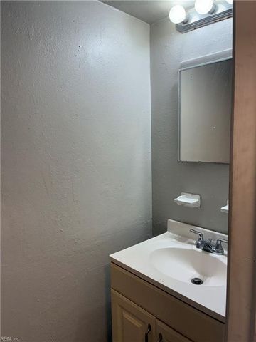 3857 Schooner TRL, Chesapeake, VA 23321