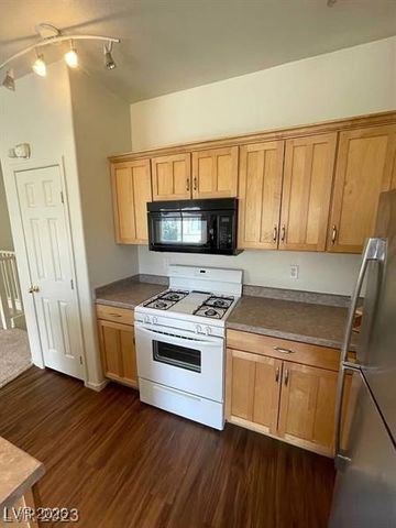 6316 BEIGE BLUFF Street 201, North Las Vegas, NV 89081