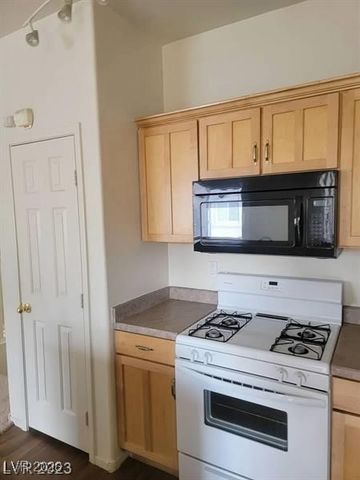 6316 BEIGE BLUFF Street 201, North Las Vegas, NV 89081