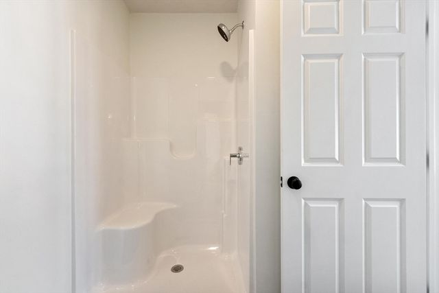 2 Clover Glen Cir, Shrewsbury, MA 01545