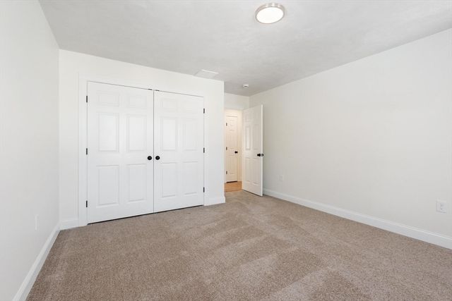 2 Clover Glen Cir, Shrewsbury, MA 01545