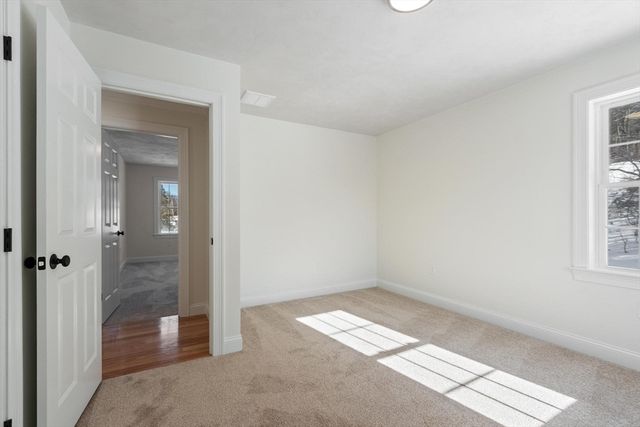 2 Clover Glen Cir, Shrewsbury, MA 01545