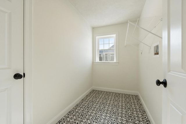 2 Clover Glen Cir, Shrewsbury, MA 01545