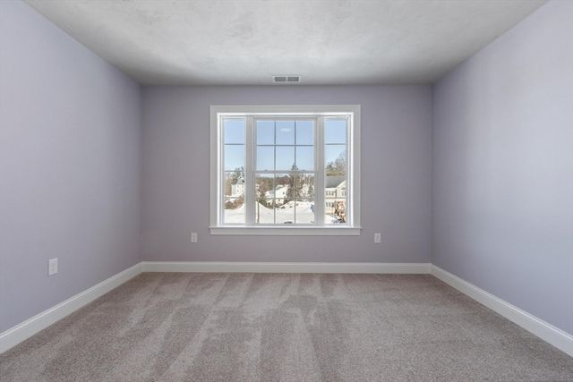 2 Clover Glen Cir, Shrewsbury, MA 01545