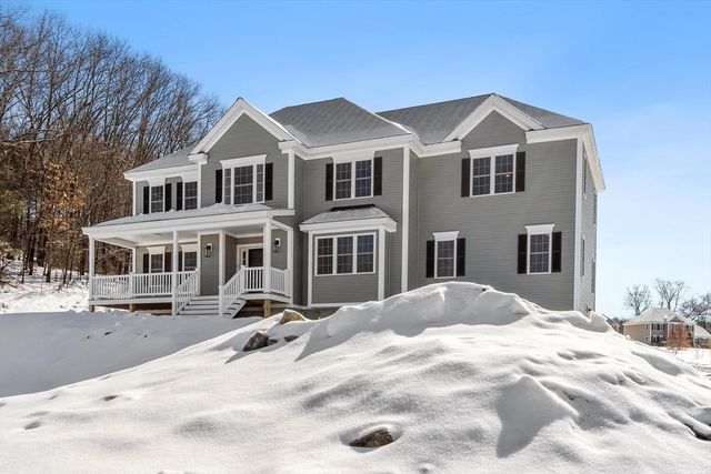 2 Clover Glen Cir, Shrewsbury, MA 01545