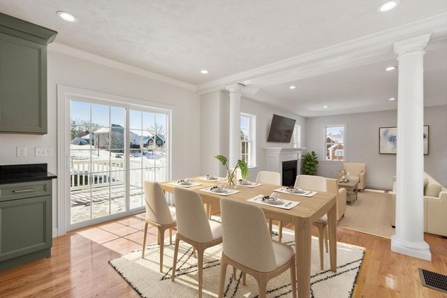 2 Clover Glen Cir, Shrewsbury, MA 01545