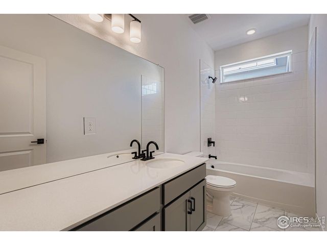 204 Sugar Beet Ln, Berthoud, CO 80513