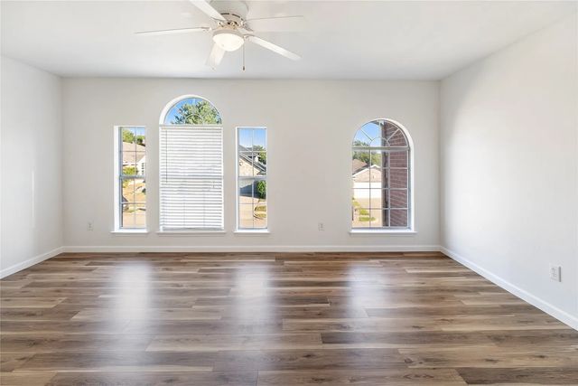 813 Silverbrook Drive, Saginaw, TX 76179