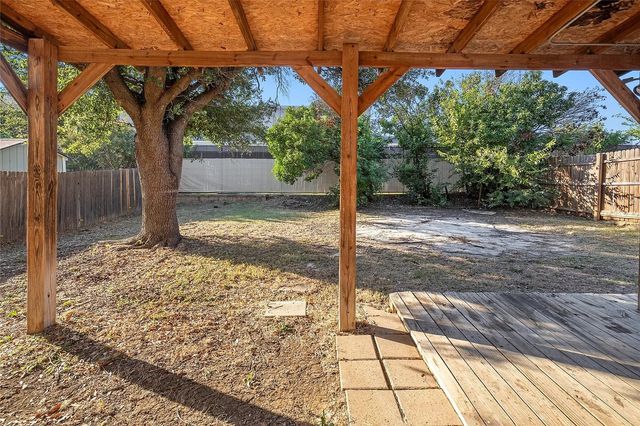 813 Silverbrook Drive, Saginaw, TX 76179