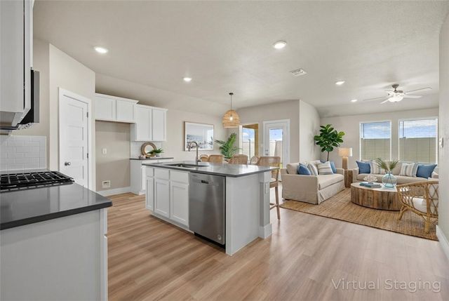 1018 St Croix Dr, Rockport, TX 78382