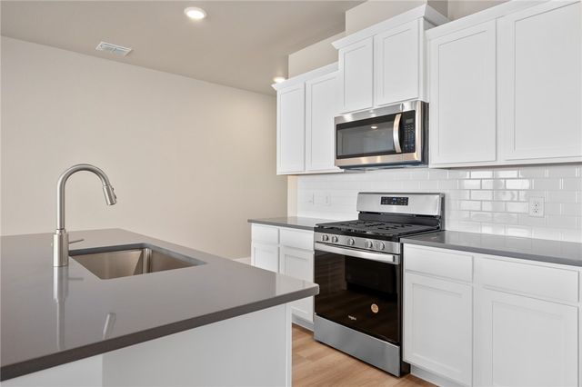 1018 St Croix Dr, Rockport, TX 78382