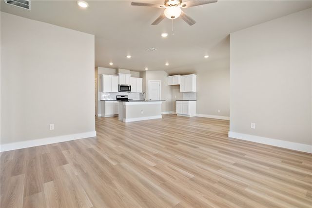 1018 St Croix Dr, Rockport, TX 78382