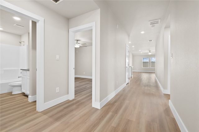 1018 St Croix Dr, Rockport, TX 78382