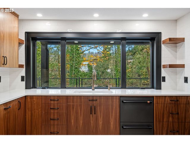 6057 PEACEFUL Ln, Silverton, OR 97381