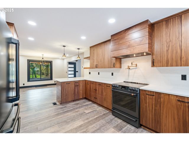 6057 PEACEFUL Ln, Silverton, OR 97381