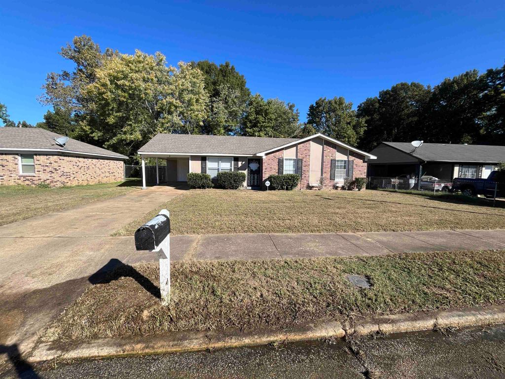 8 E PAXTON RD, Memphis, TN 38109