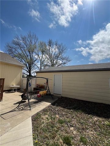 24431 139th Street, Leavenworth, KS 66048