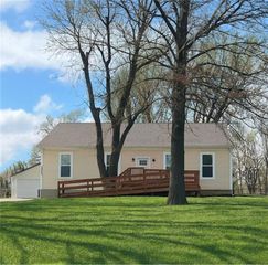 24431 139th Street, Leavenworth, KS 66048