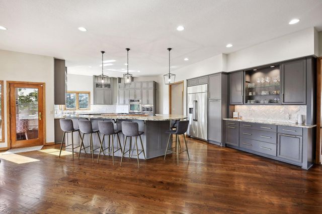 10481 Bluff, Eden Prairie, MN 55347