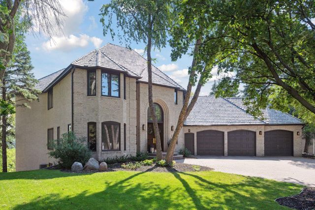 10481 Bluff, Eden Prairie, MN 55347