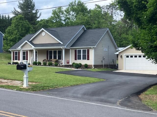 2348 E Ruritan RD, Roanoke, VA 24012