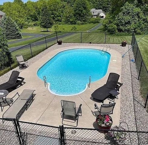 118 Snowflake Circle, Camillus, NY 13031