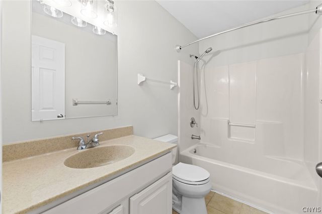 118 Snowflake Circle, Camillus, NY 13031
