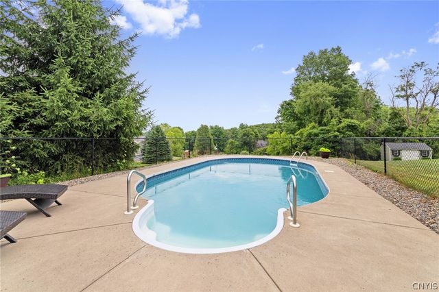 118 Snowflake Circle, Camillus, NY 13031