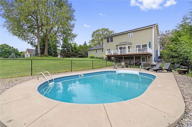 118 Snowflake Circle, Camillus, NY 13031