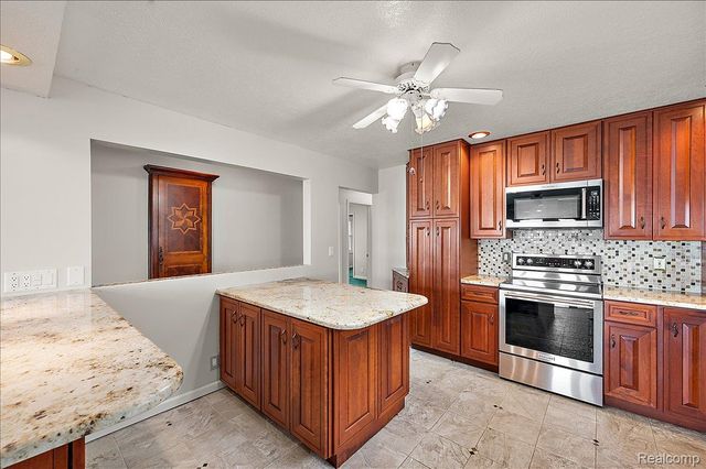 13358 Laplaisance Woods Street, La Salle Township, MI 48145