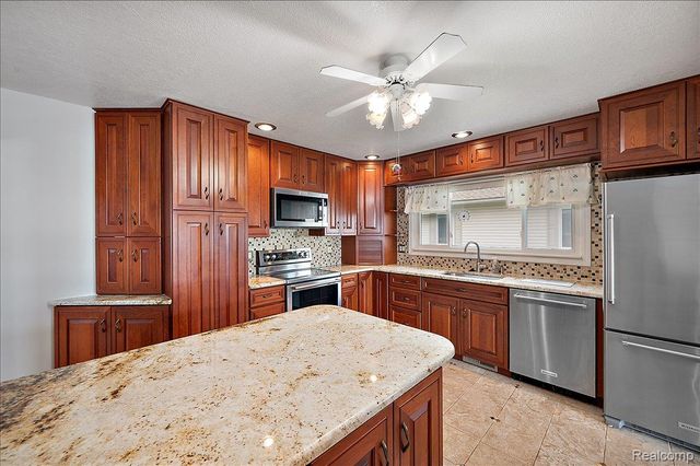 13358 Laplaisance Woods Street, La Salle Township, MI 48145