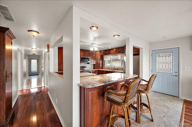 13358 Laplaisance Woods Street, La Salle Township, MI 48145