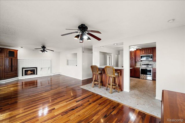 13358 Laplaisance Woods Street, La Salle Township, MI 48145