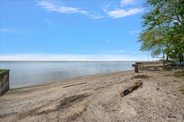 13358 Laplaisance Woods Street, La Salle Township, MI 48145
