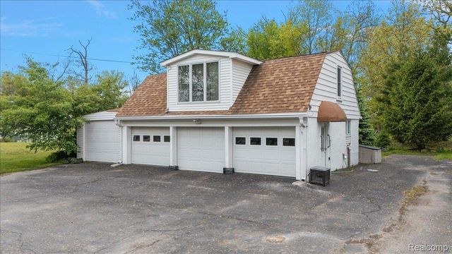 13358 Laplaisance Woods Street, La Salle Township, MI 48145
