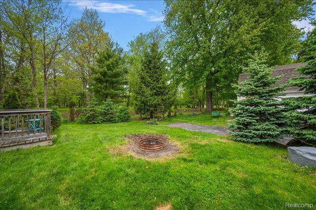 13358 Laplaisance Woods Street, La Salle Township, MI 48145