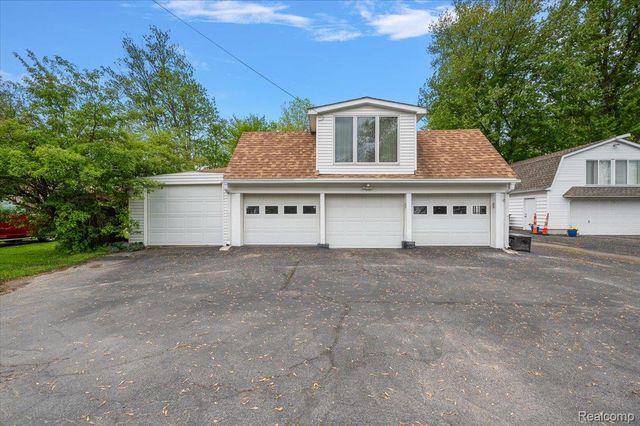 13358 Laplaisance Woods Street, La Salle Township, MI 48145