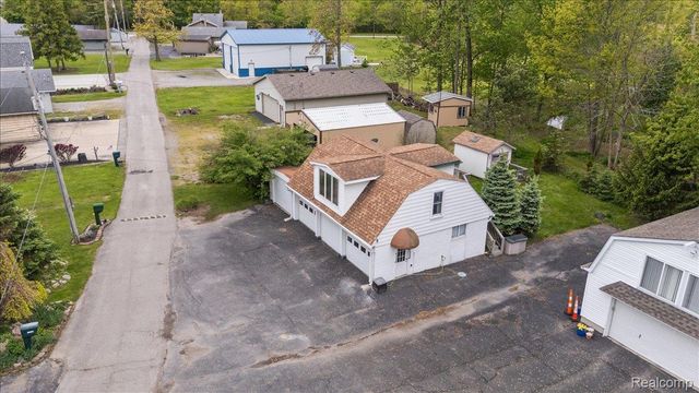 13358 Laplaisance Woods Street, La Salle Township, MI 48145