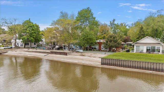 13358 Laplaisance Woods Street, La Salle Township, MI 48145