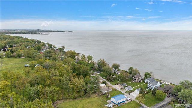 13358 Laplaisance Woods Street, La Salle Township, MI 48145