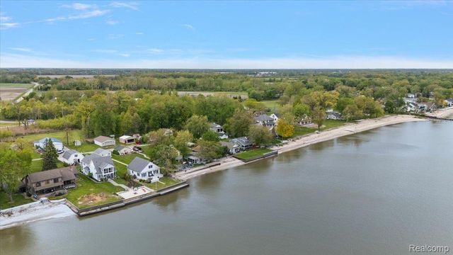 13358 Laplaisance Woods Street, La Salle Township, MI 48145