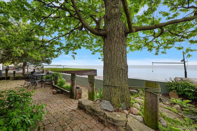 13358 Laplaisance Woods Street, La Salle Township, MI 48145