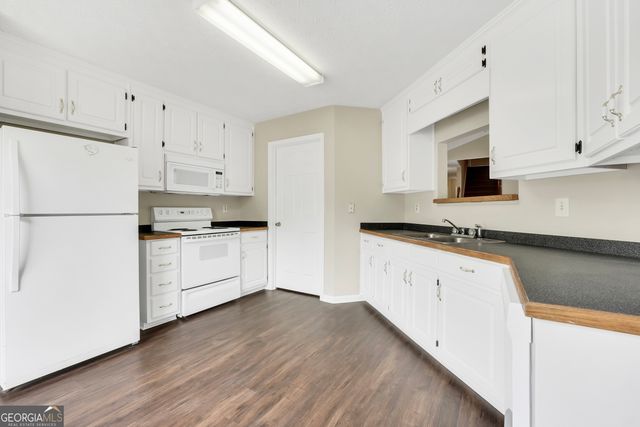 2001 Big Cypress Lane, Locust Grove, GA 30248