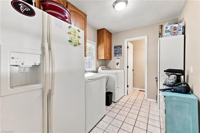 2019 La Dora Drive, High Point, NC 27265
